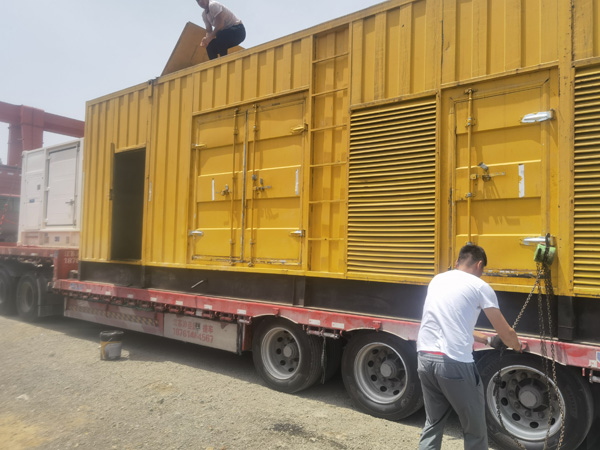 东宁除了负载情况和发动机维护，还有哪些因素会影响 200kw 柴油发电机的油耗？